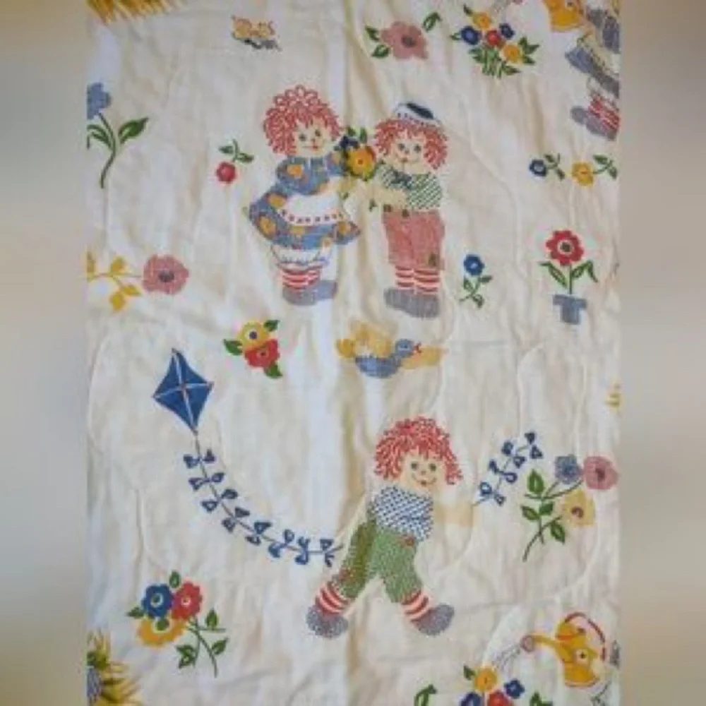 White Floral & Raggedy Doll Print Quilt - Baby Bedding